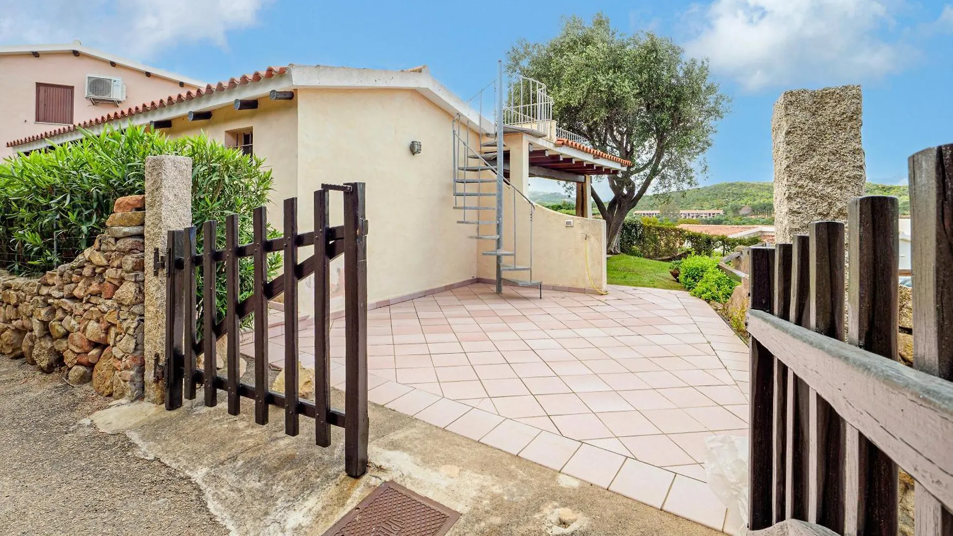 Villa Rosa Baja Sardinia 0*,  Italy